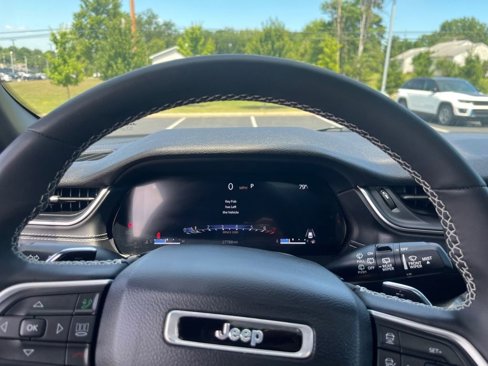 Used 2023 Jeep Grand Cherokee Altitude image 22