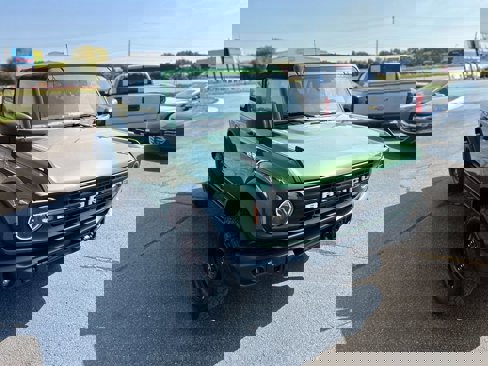 Used 2022 Ford Bronco Black Diamond image 2