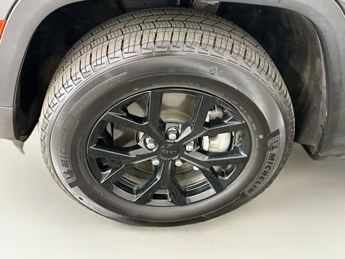 Used 2024 Jeep Grand Cherokee L Laredo image 11