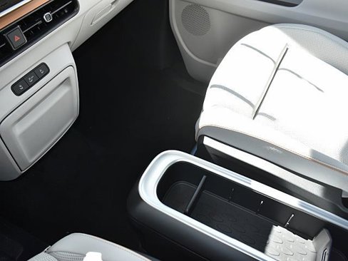 New 2025 Volkswagen ID. Buzz Pro S Plus image 13