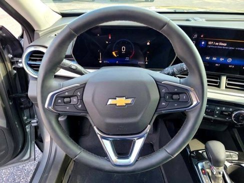 Used 2025 Chevrolet Trax LT w/ Driver Confidence Package image 22