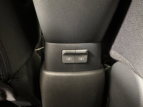New 2025 Nissan Kicks Play S image 33