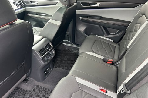 New 2025 Volkswagen Atlas Peak Edition SE image 10