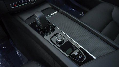 Certified 2025 Volvo XC60 B5 Core w/ Protection Package Premier image 22
