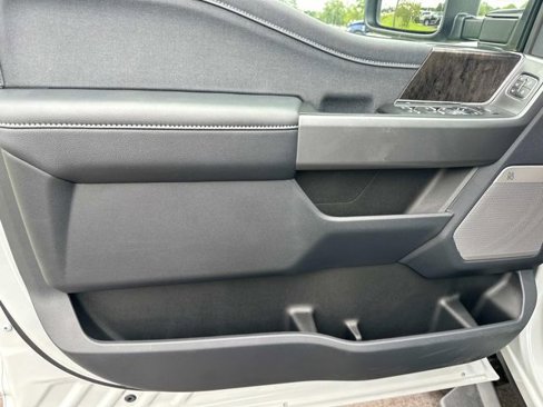 New 2025 Ford F250 Lariat w/ Black Appearance Package image 19