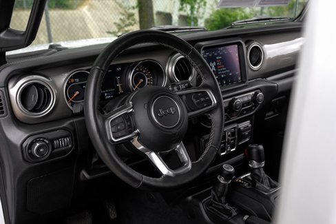 Used 2022 Jeep Wrangler Unlimited Sahara w/ Cold Weather Group image 4