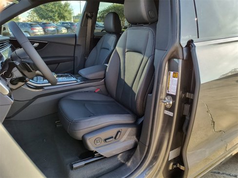 New 2025 Audi Q8 Premium image 6