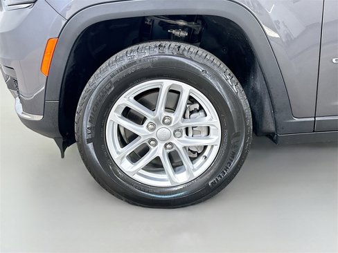Used 2025 Jeep Grand Cherokee L Laredo image 8