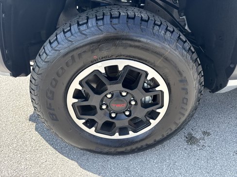 New 2025 Toyota Tacoma TRD Off-Road image 10