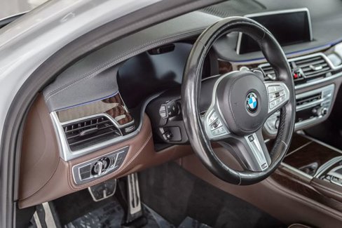 Used 2021 BMW 740i xDrive w/ M Sport Package image 25