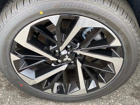 New 2025 Mitsubishi Outlander 4WD Plug-In Hybrid image 6