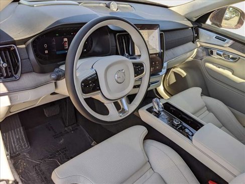 New 2025 Volvo XC90 B5 Ultra w/ Lounge Package image 3