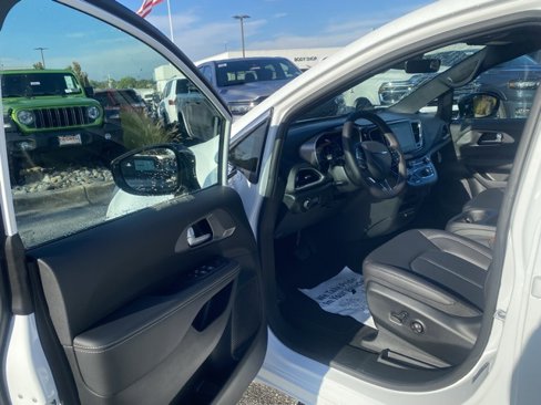 New 2026 Chrysler Voyager LX image 14