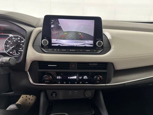 Certified 2025 Nissan Rogue SV image 22