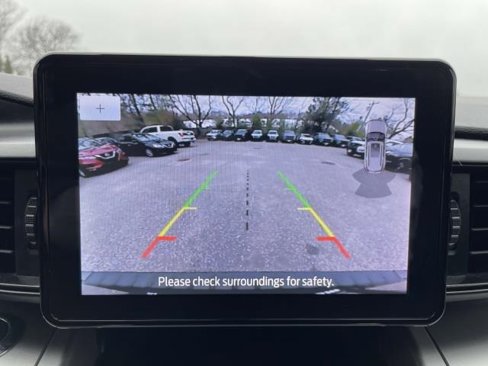 Used 2022 Ford Explorer XLT image 29