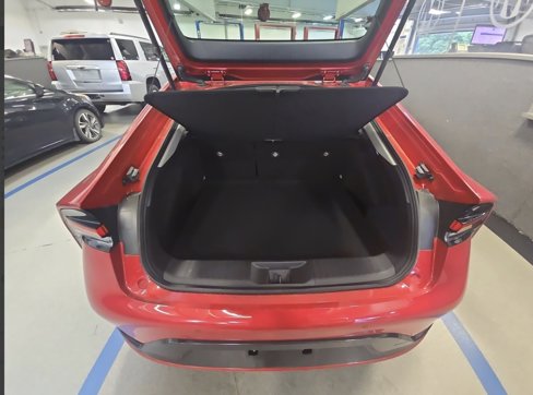 Used 2024 Toyota Prius XLE image 4
