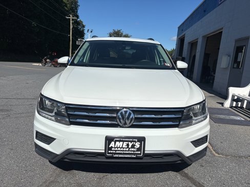 Used 2021 Volkswagen Tiguan SE w/ Panoramic Sunroof Package image 2