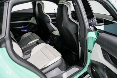 Used 2022 Porsche Taycan 4S image 31