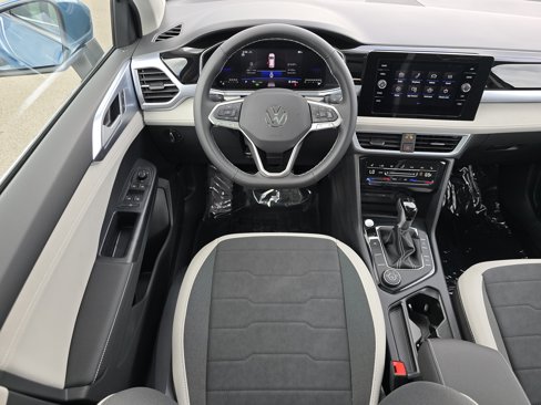 New 2025 Volkswagen Taos SE image 23