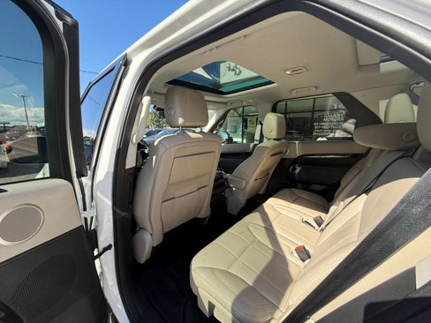 Used 2020 Land Rover Discovery SE image 12