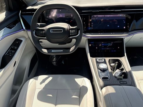 Used 2025 Jeep Wagoneer Limited image 13