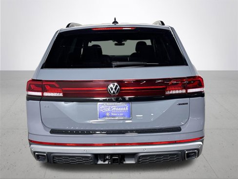 New 2025 Volkswagen Atlas Peak Edition SE image 8