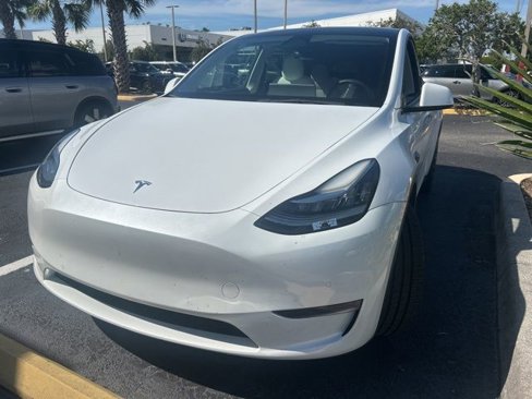 Used 2022 Tesla Model Y Long Range image 3