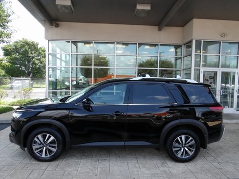Certified 2024 Nissan Pathfinder SL image 4