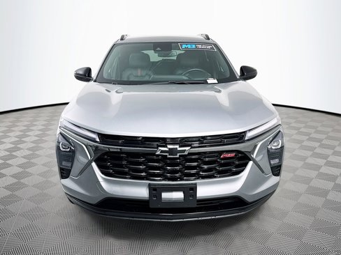 Used 2025 Chevrolet Trax RS w/ Driver Confidence Package image 2