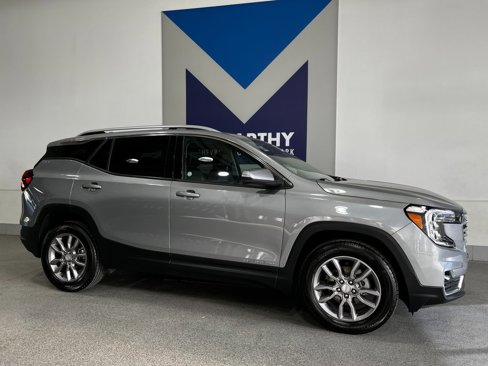 Used 2024 GMC Terrain SLT image 2