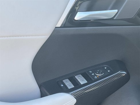 New 2025 Mitsubishi Outlander SE image 12