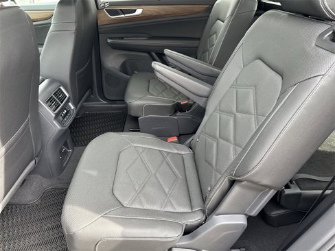 New 2025 Volkswagen Atlas SE image 28