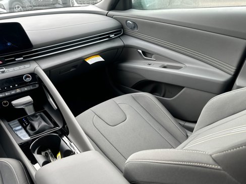 Certified 2025 Hyundai Elantra SEL image 22