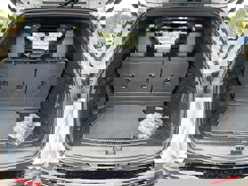 New 2026 Chevrolet Traverse RS w/ LPO, Floor Liner Package image 5