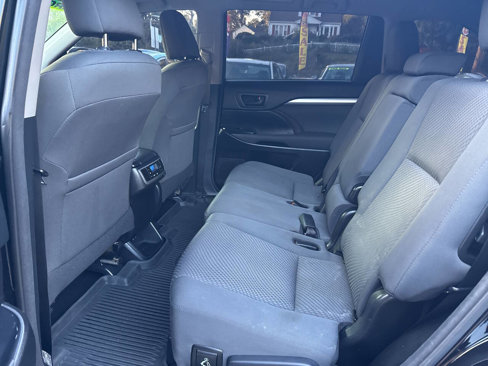 Used 2018 Toyota Highlander AWD V6 image 12