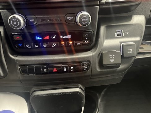 Used 2025 RAM ProMaster 2500 w/ Premium Convenience Group image 18