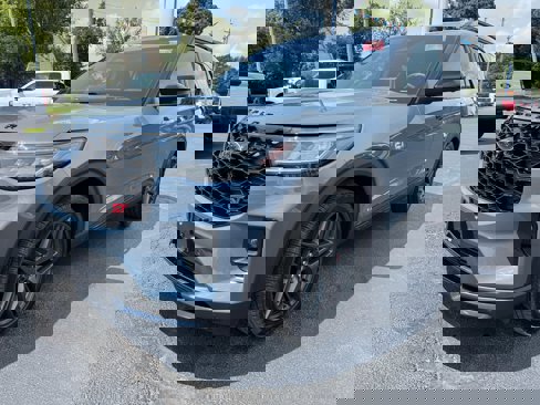 Used 2025 Ford Explorer ST image 3