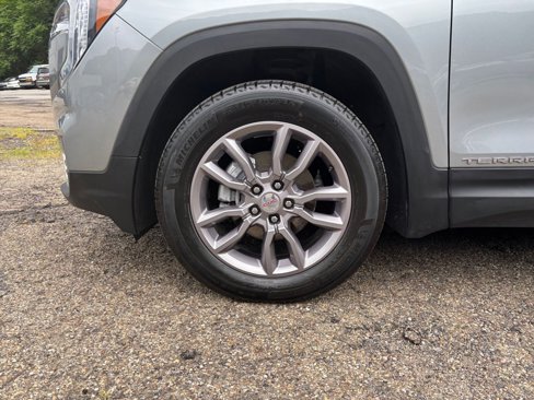 Used 2024 GMC Terrain SLT image 30