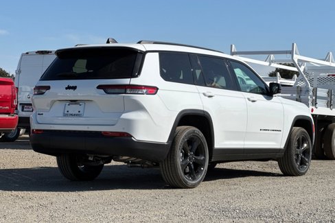 New 2025 Jeep Grand Cherokee L Altitude image 3