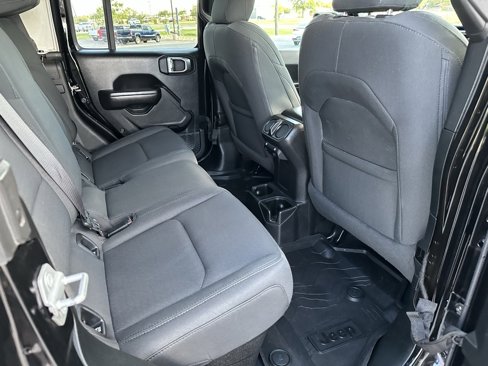Used 2021 Jeep Gladiator Sport image 18