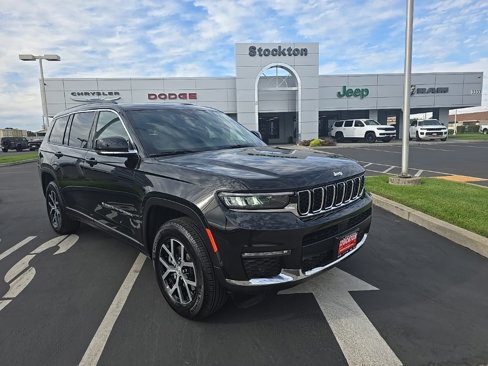 Used 2024 Jeep Grand Cherokee L Limited w/ Luxury Tech Group II image 2
