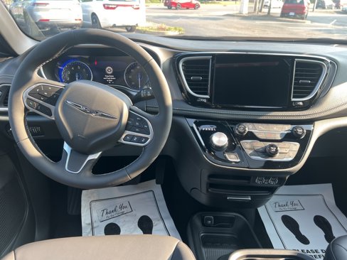 New 2025 Chrysler Pacifica Select image 12