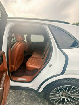 Used 2022 Porsche Cayenne w/ Premium Package image 13