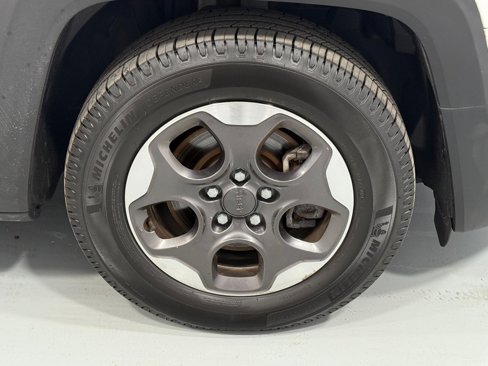Used 2016 Jeep Renegade Sport w/ Power & Air Group image 32