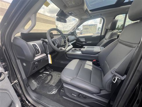 New 2025 Ford Expedition Active image 13