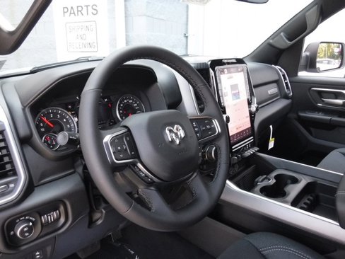 New 2026 RAM 1500 4x4 Crew Cab image 18