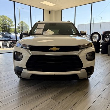 Used 2023 Chevrolet TrailBlazer LT image 2