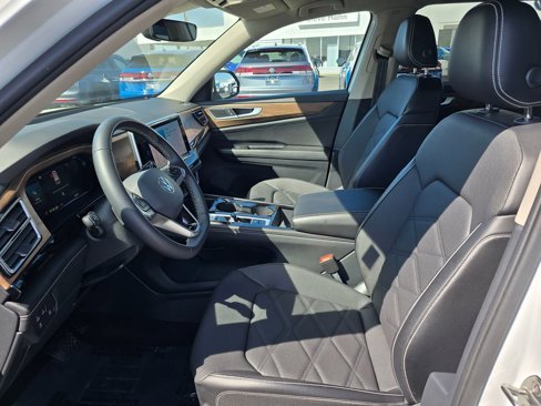Used 2024 Volkswagen Atlas SE image 25