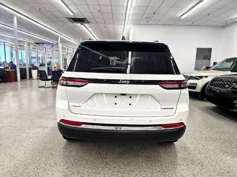 Used 2023 Jeep Grand Cherokee Laredo w/ Luxury Tech Group I image 5