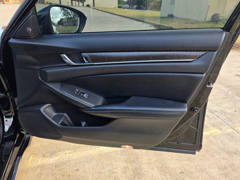Used 2018 Honda Accord Touring image 20